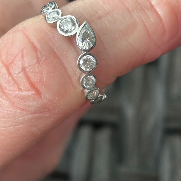 Elegant 10k white gold Teardrop Ring - Picture 9 of 11